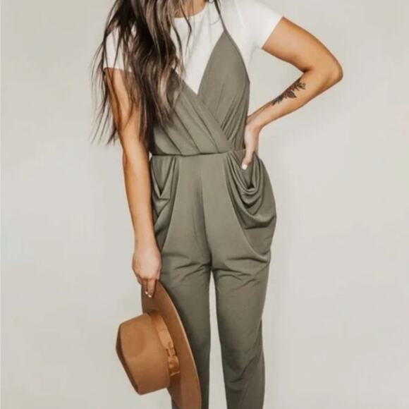 BCBGeneration Drape Pocket Jumpsuit Size M Green Sleeveless Stretchy Casual - Picture 1 of 8